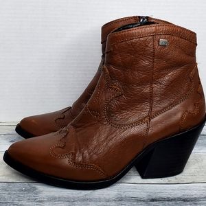 Musse & Cloud Leather Brinda Western Bootie in Black Size 9